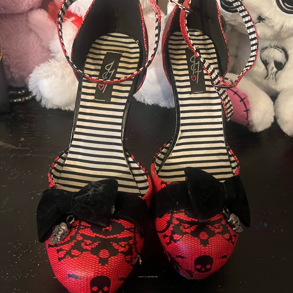 Iron fist goth Red Lace Skull Ankle-Strap Pumps